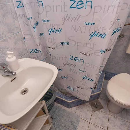 Cozy In Crnja Luka With Wifi